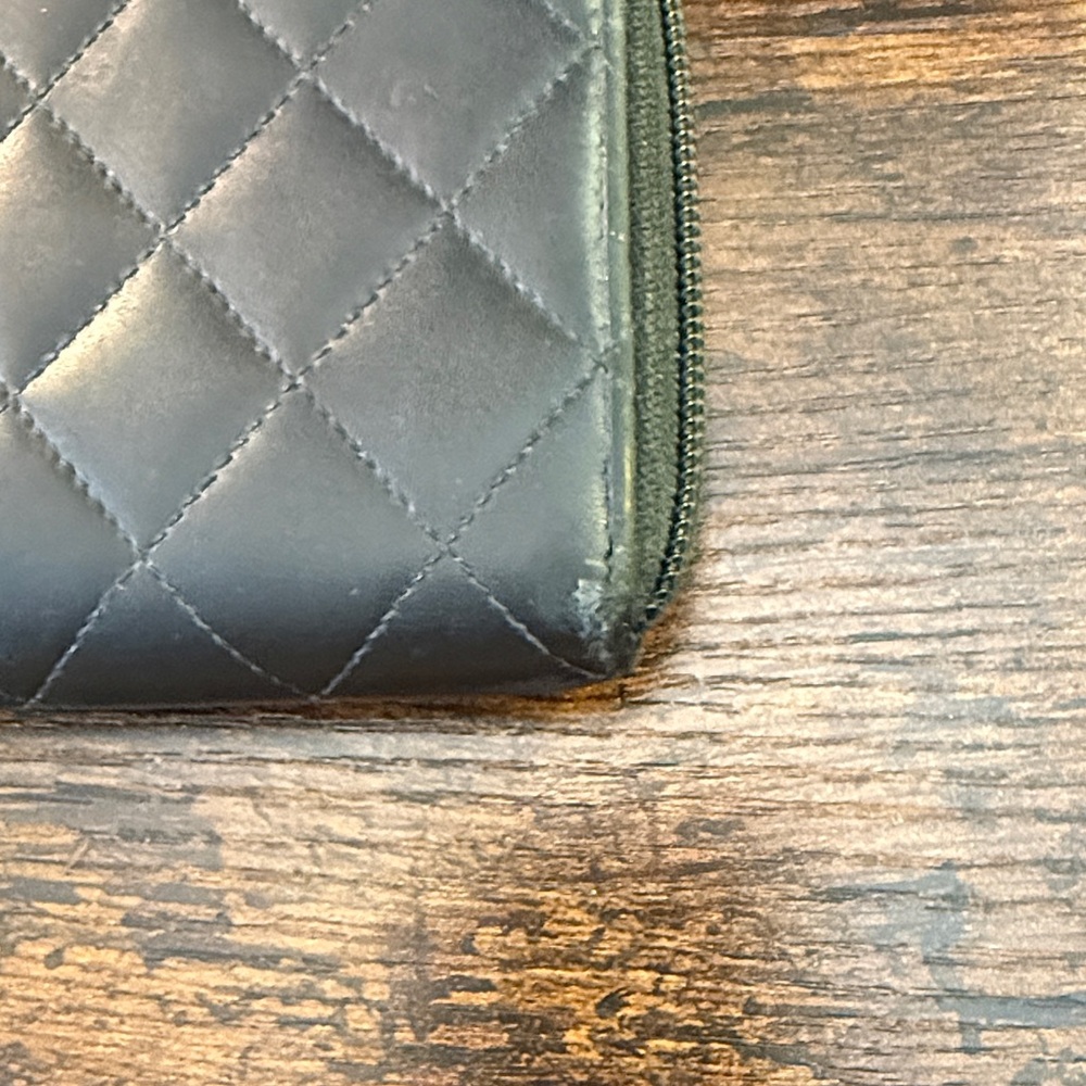 Chanel Black Quilted Zip Wallet w/COA & intact holo - Picture 14 of 16